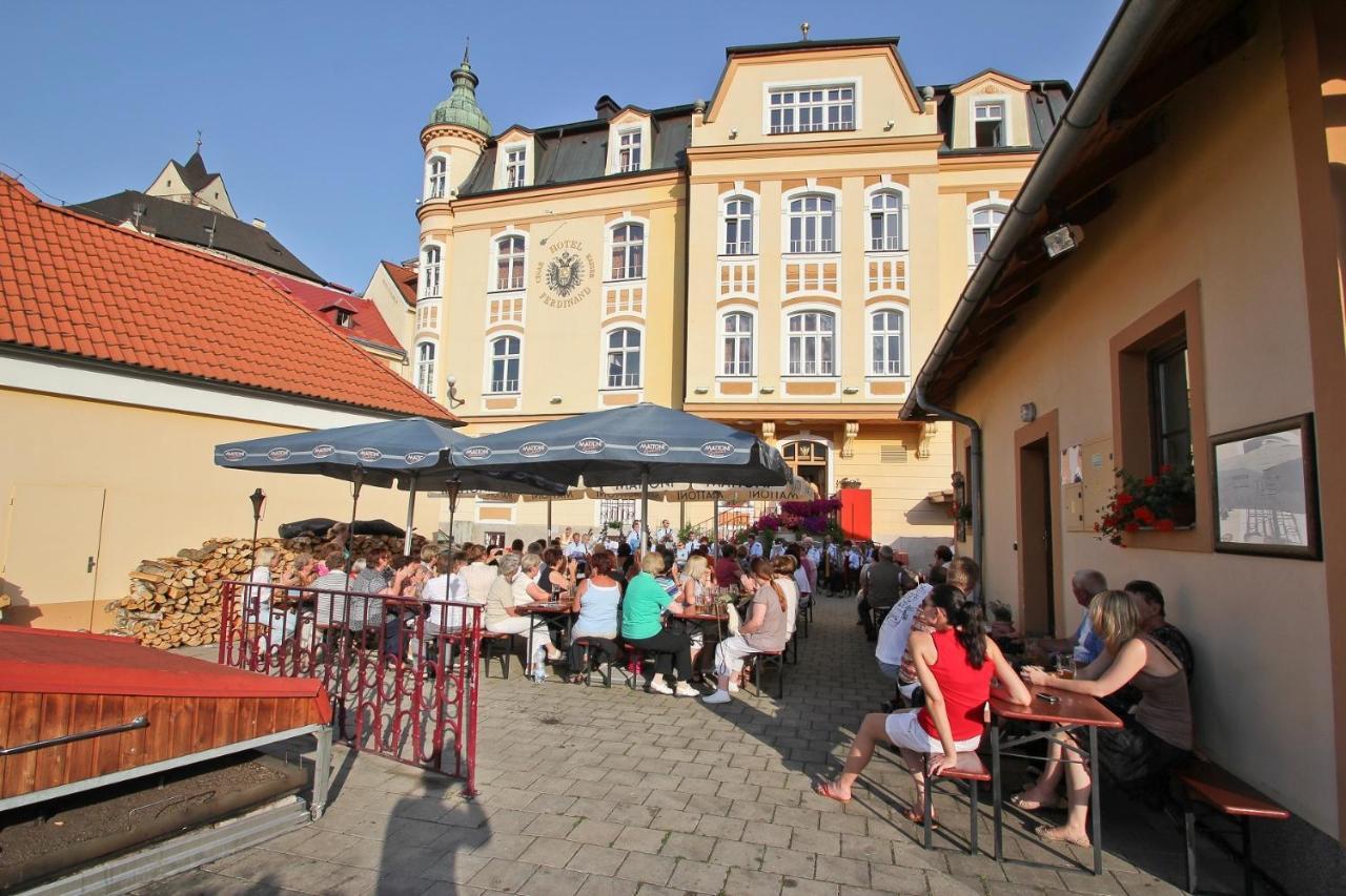 Hotel Cisar Ferdinand Локет Экстерьер фото