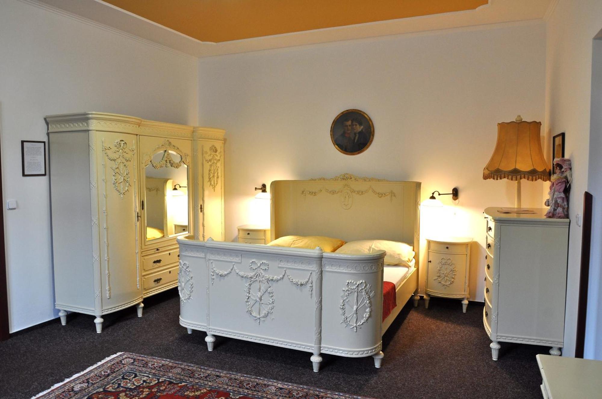 Hotel Cisar Ferdinand Локет Экстерьер фото